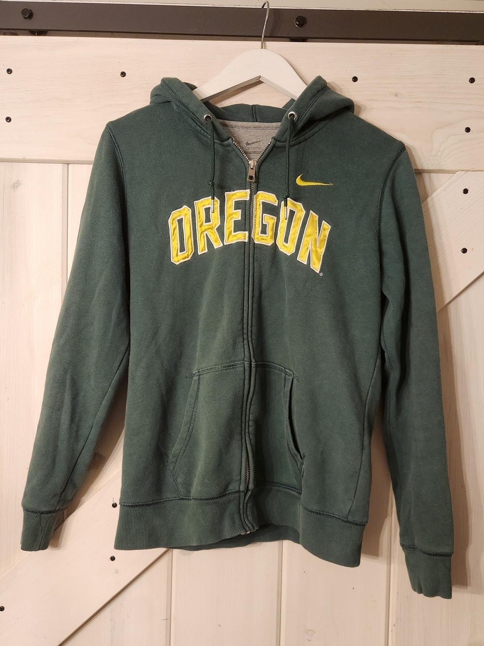 2011 Nike Oregon Ducks Full Zip Hoodie. Size L. Green.